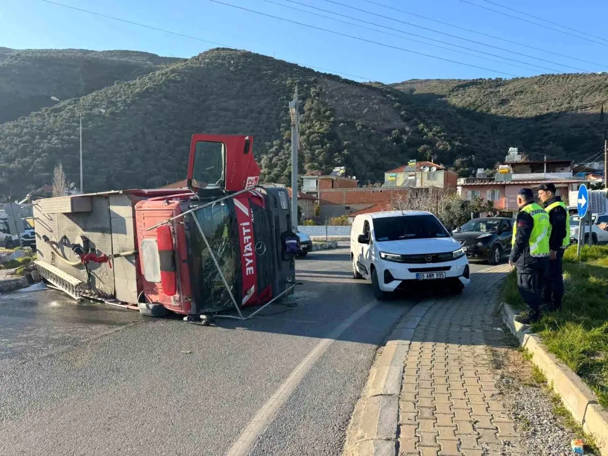 Aydın\'da İtfaiye Aracının Devrilmesi Sonucu 3 Personel Hafif Yaralandı