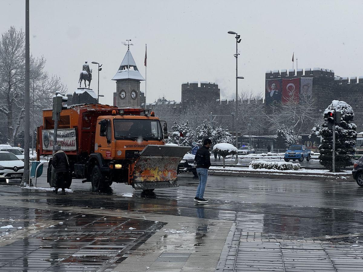 Kayseri\'de Kar Yağışı Etkili Oldu