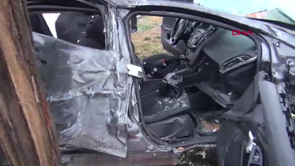 Kilis\'te Otomobil ve Midibüs Çarpıştı, 2 Yaralı