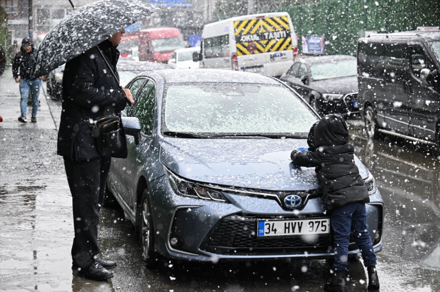 Meteoroloji saat verdi: İstanbul'da asıl kar yağışı 18.00'de başlayacak