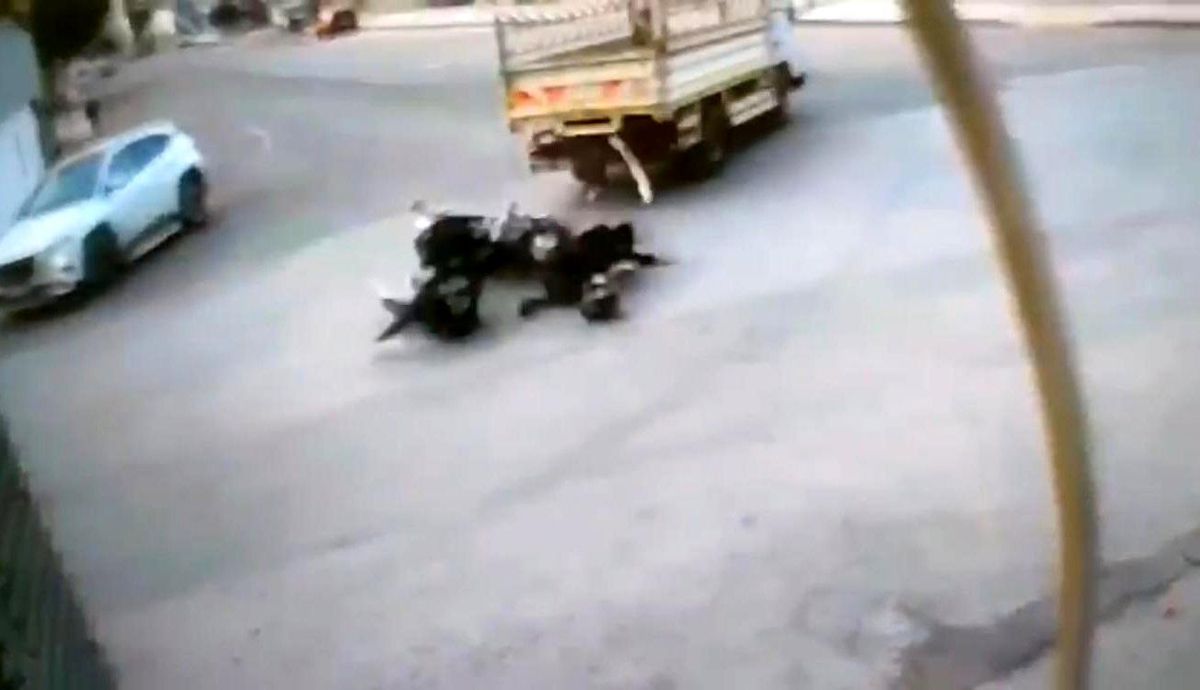 Mersin\'de Motosiklet Kazasında İki Kişi Ölümden Döndü
