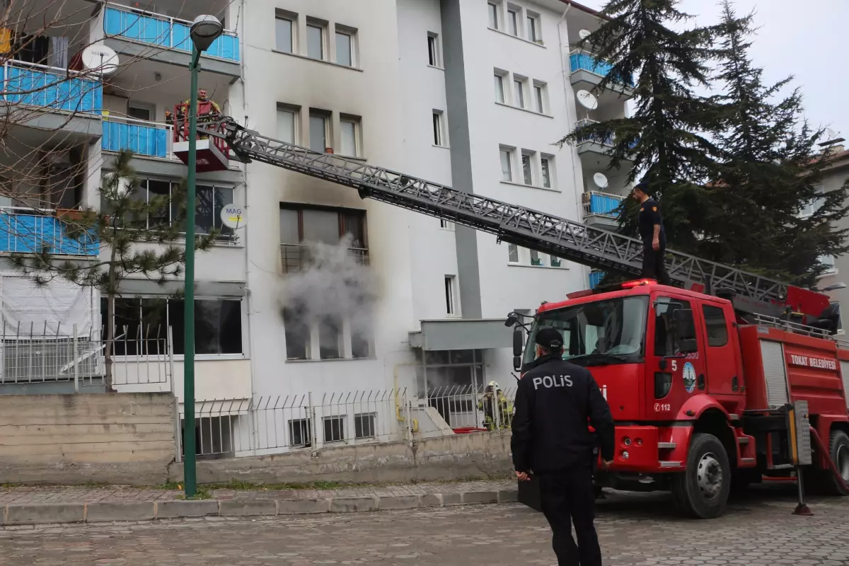 Tokat\'ta Apartman Yangını: 12 Kişi Dumandan Etkilendi