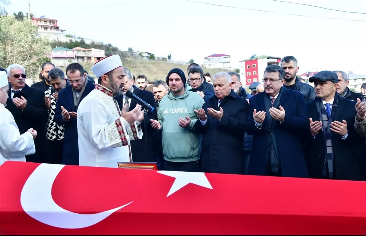 Trabzon\'da Kıbrıs Gazisi Ahmet Salih Akşan Toprağa Verildi