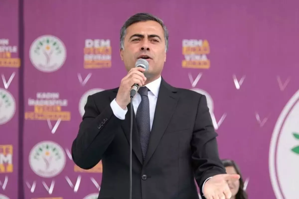 Van Belediye Başkanı Abdullah Zeydan\'a 3 yıl 9 ay hapis cezası