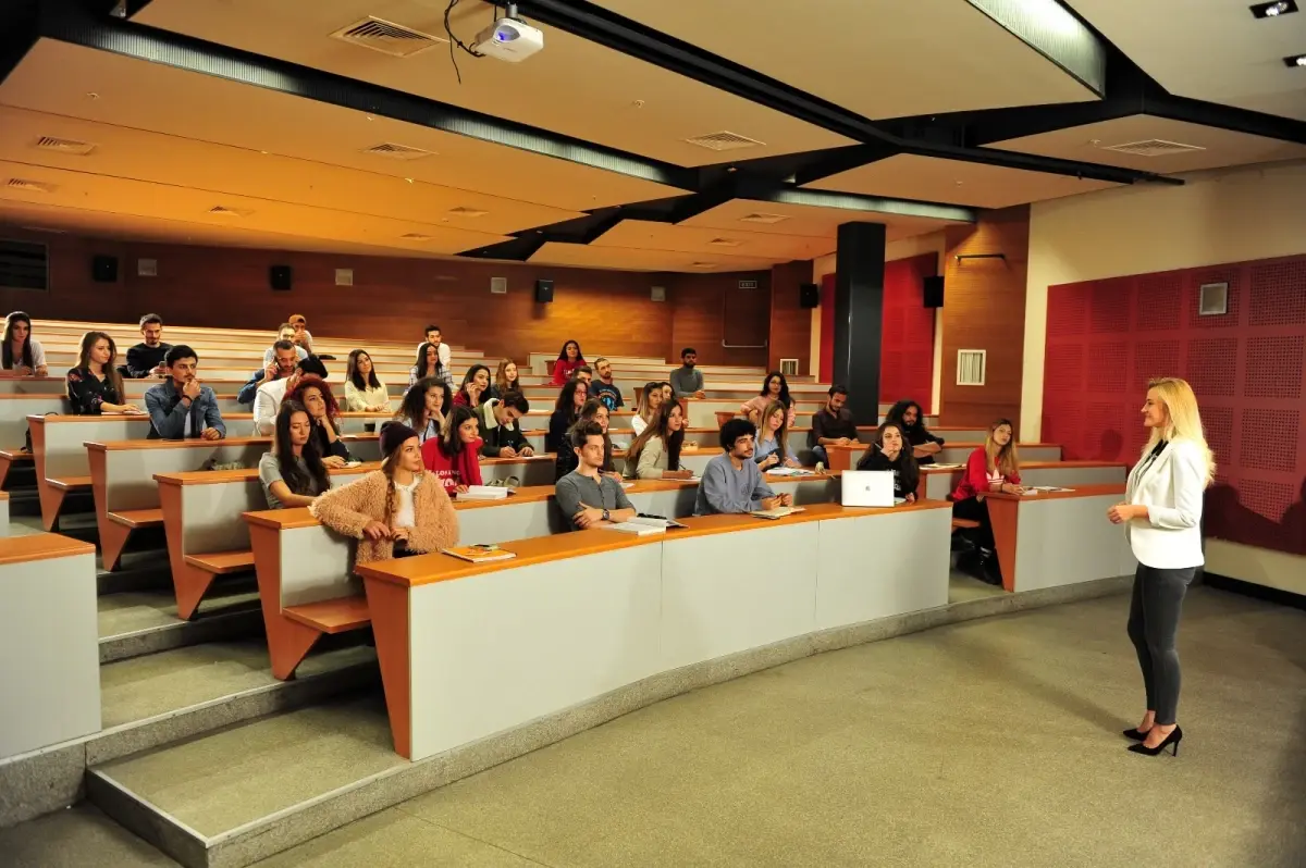 Yükseköğretimde Kadın Oranı Yüzde 53\'e Ulaştı