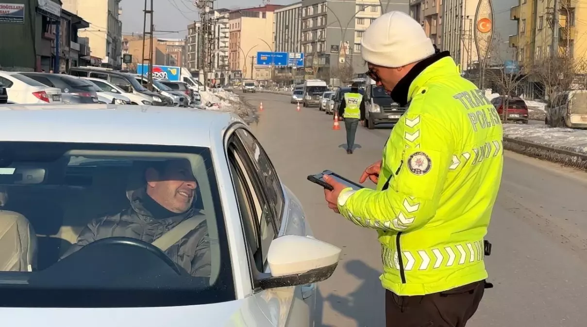 Yüksekova\'da Emniyet Kemeri Denetimi