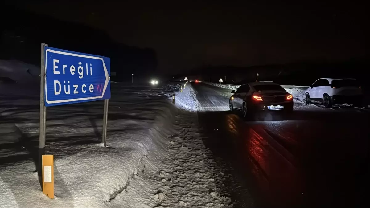 Zonguldak\'ta Kar Yağışı Ulaşımı Olumsuz Etkiledi