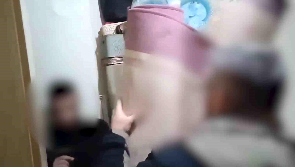 Hapis Cezası Olan Şahıs Halıların Arasında Yakalandı