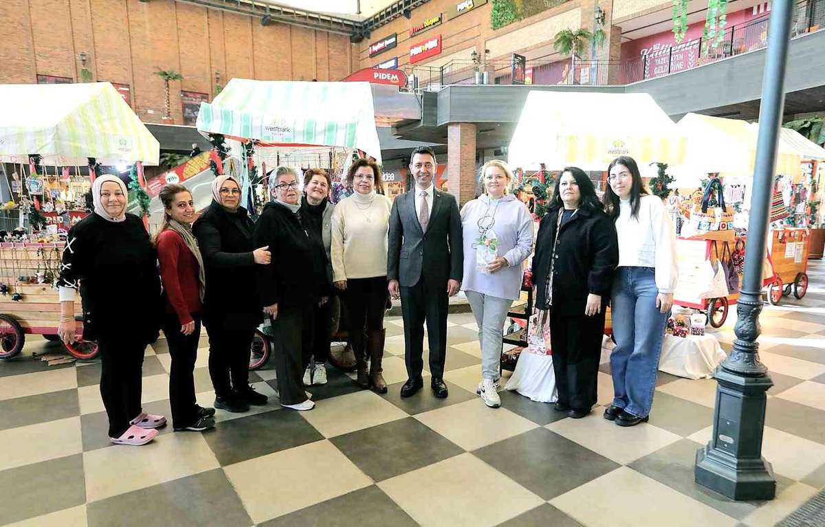 Bayraklı Belediyesi\'nden Sevgililer Günü\'ne Özel Kadın Kooperatifi Sergisi