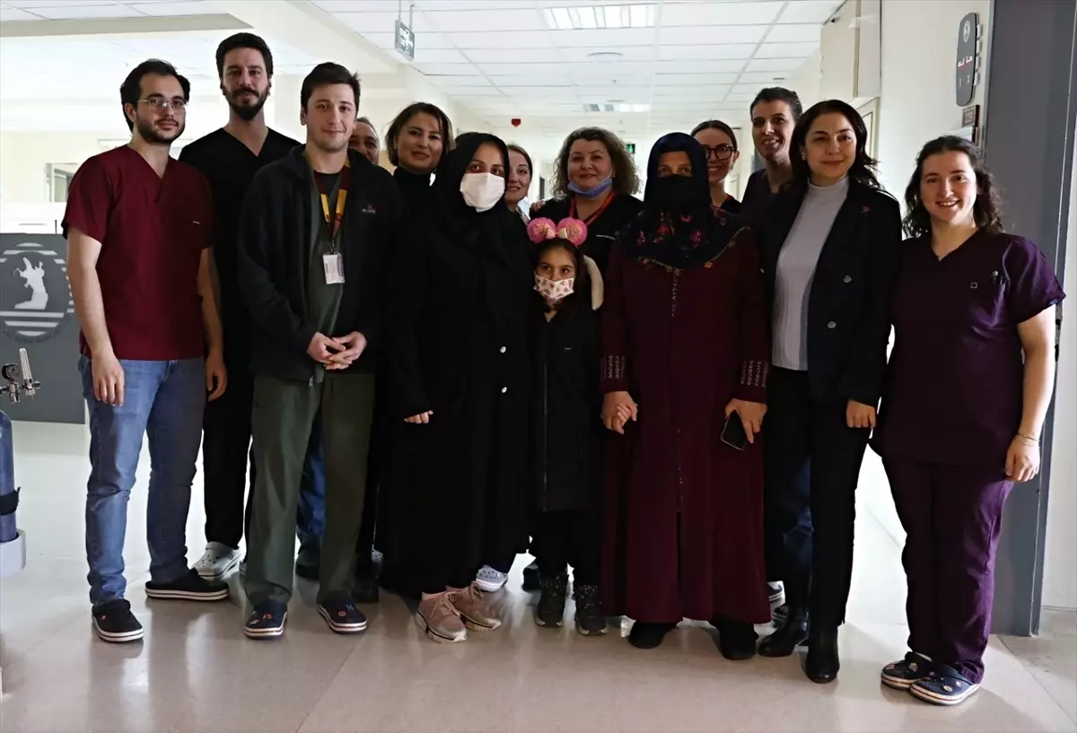 8 Yaşındaki Azra\'ya Başarılı Böbrek Nakli