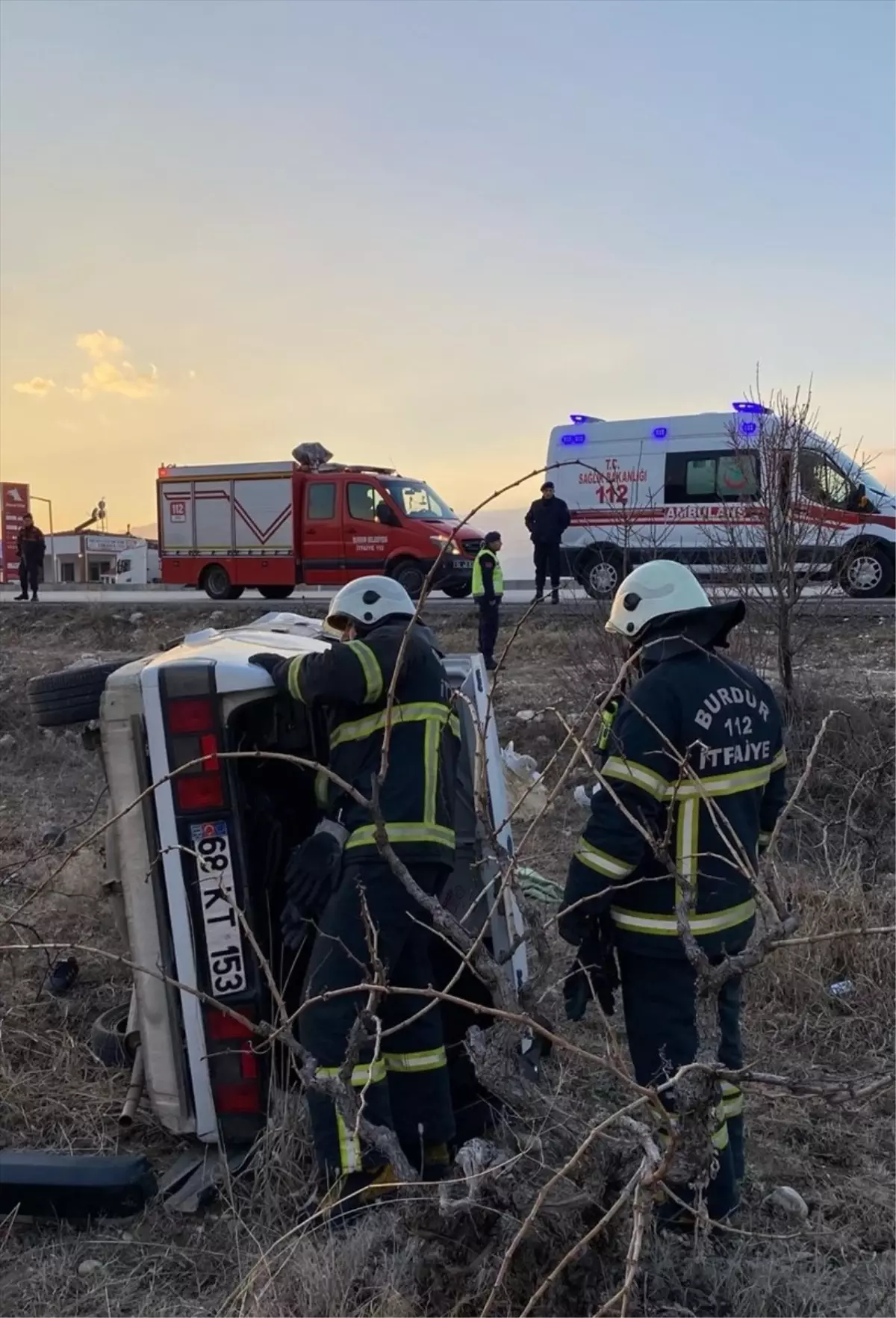 Burdur\'da Otomobil Şarampole Devrildi