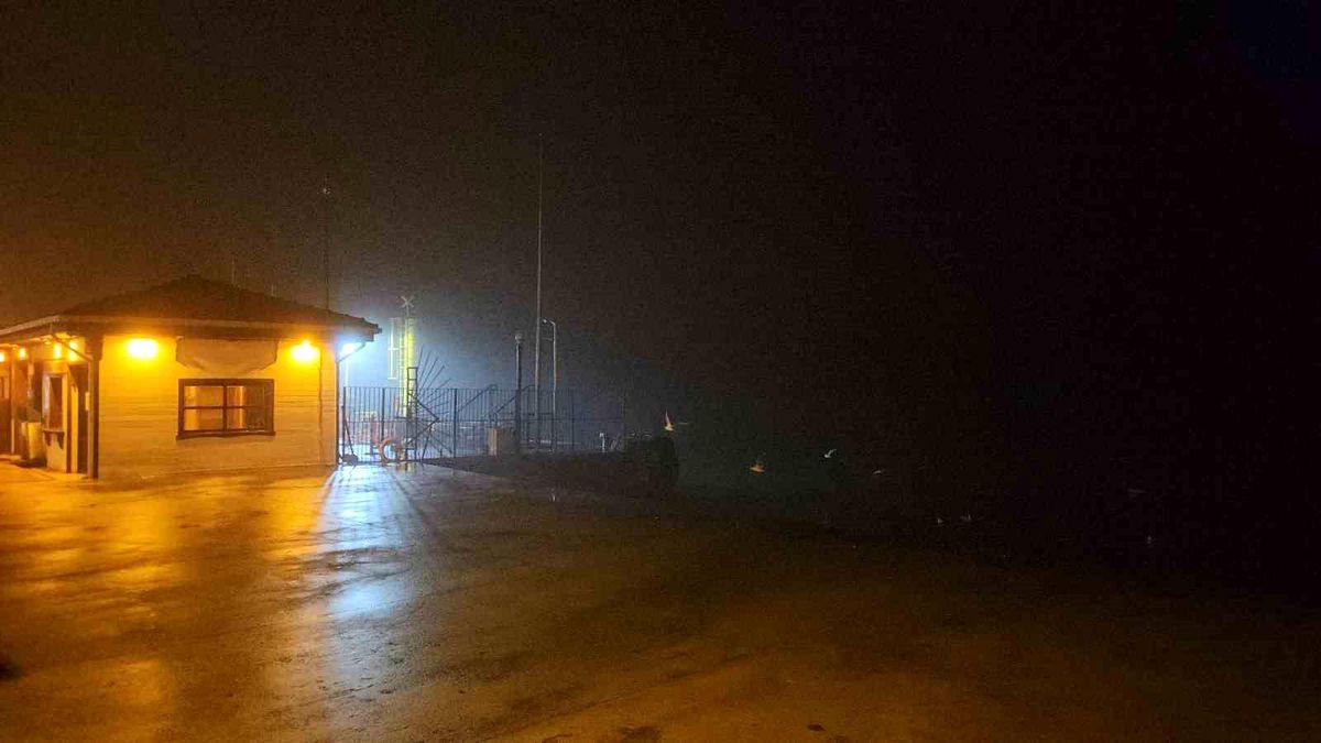 İstanbul\'da Gece Sisi, Boğaz Trafiği Kapandı