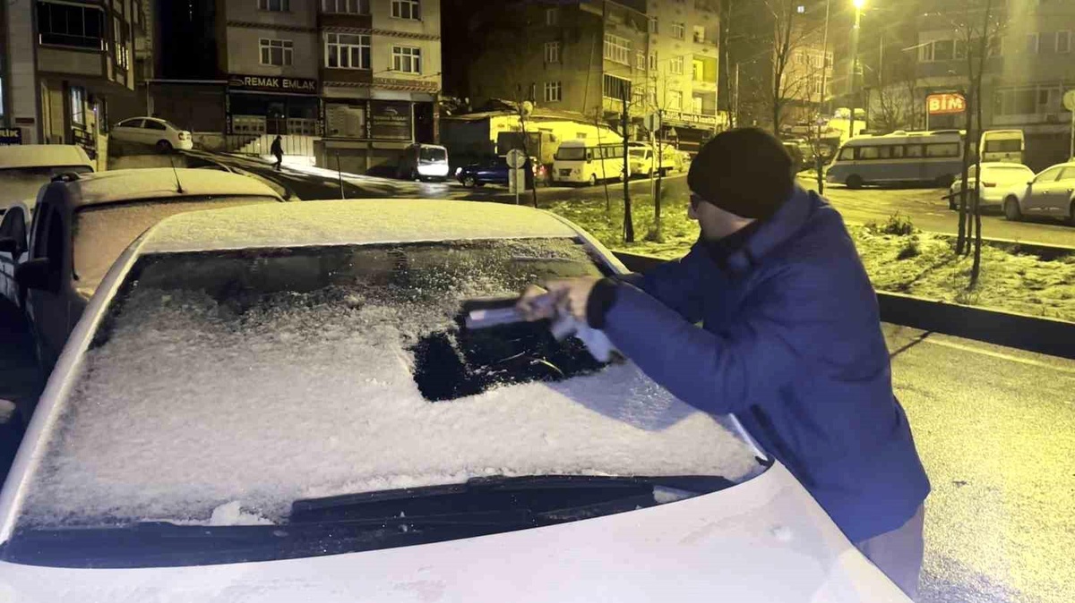 İstanbul\'da Kar Yağışı ve Soğuk Hava Etkili