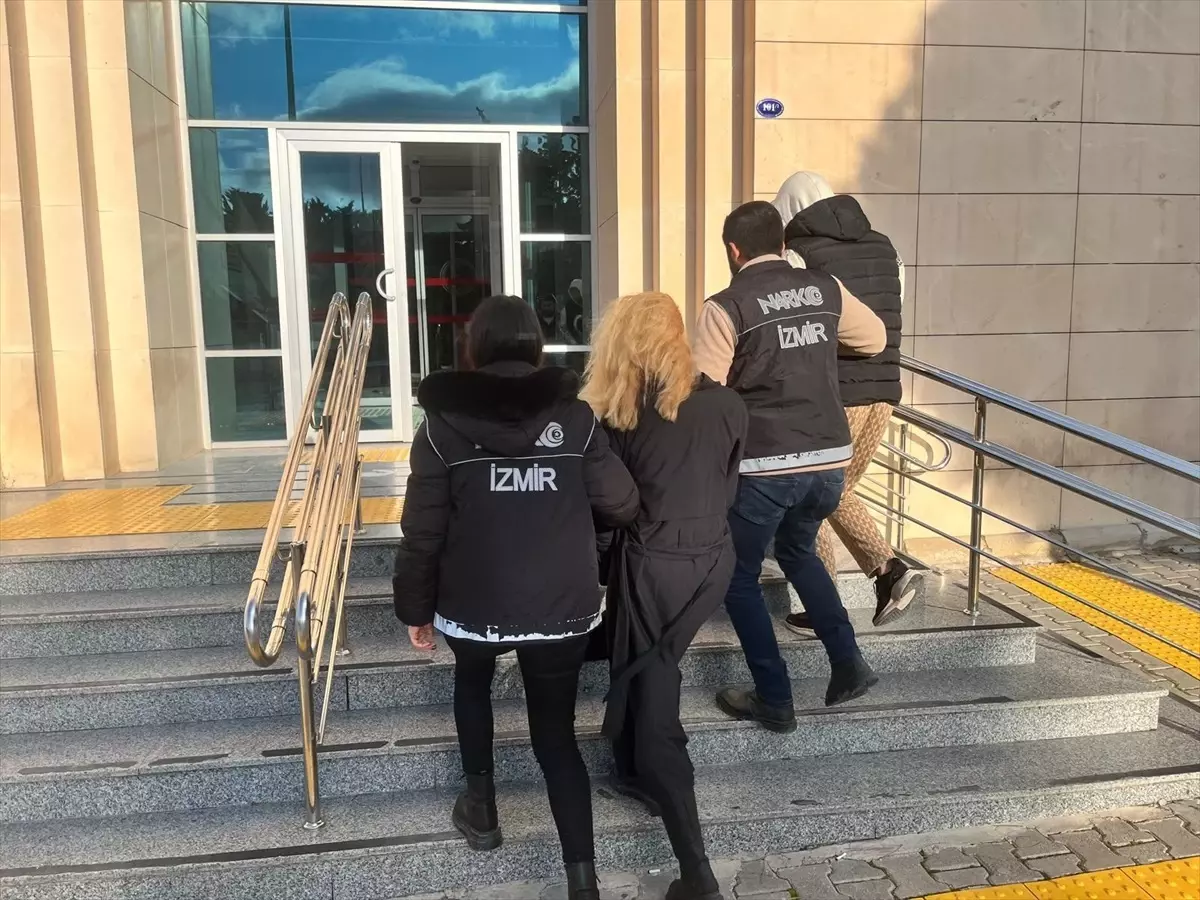 İzmir\'de Narko-Terör Operasyonu: 40 Gözaltı