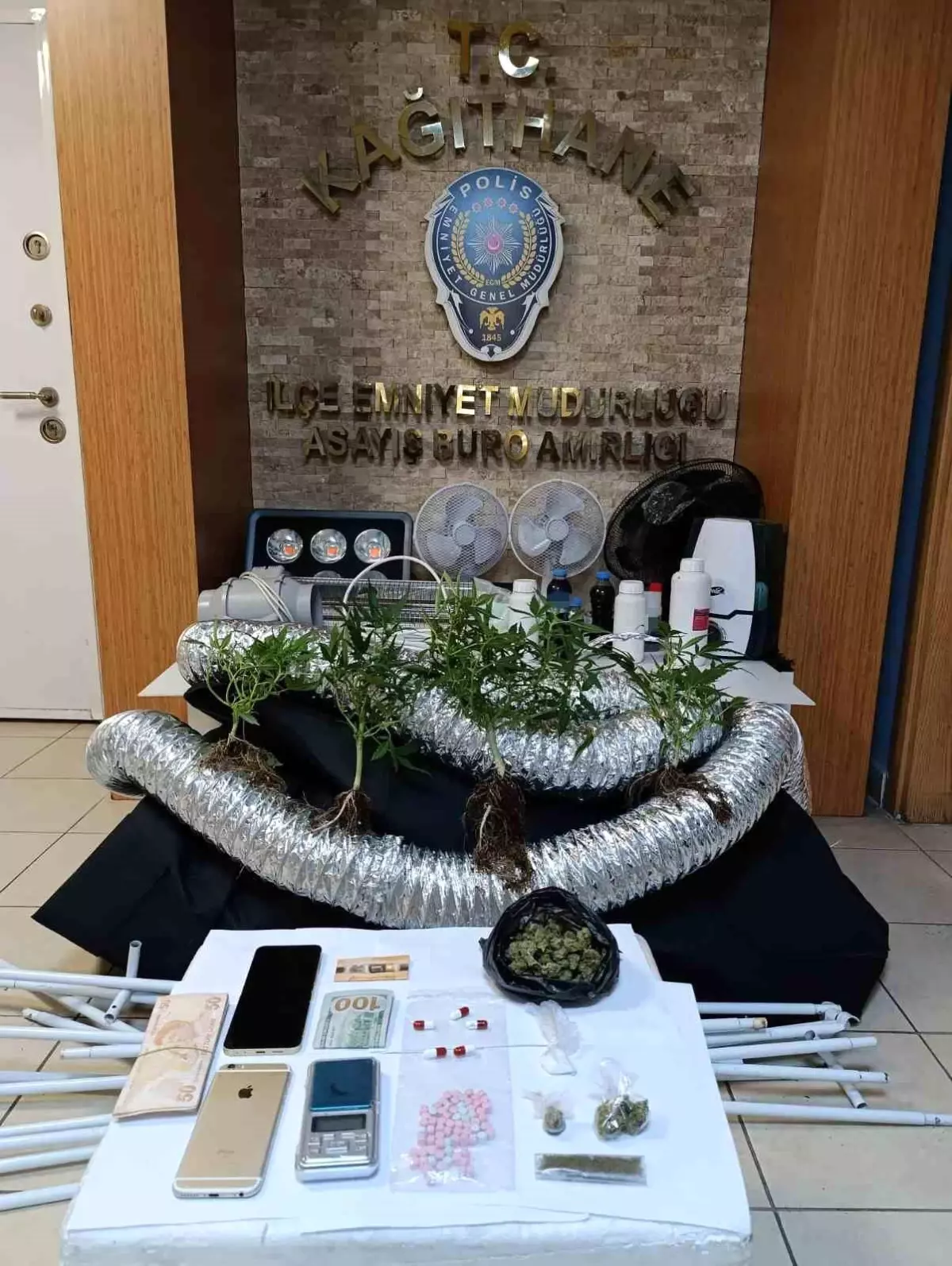 Kağıthane\'de Uyuşturucu Operasyonu: İki Şüpheli Gözaltına Alındı