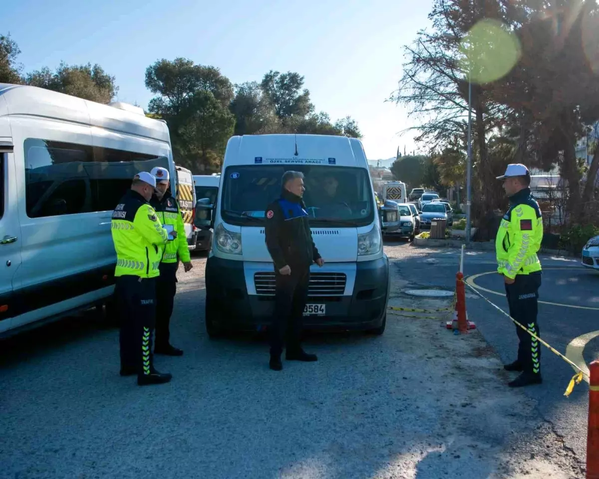 Kuşadası\'nda Öğrenci Servislerine Güvenlik Denetimi