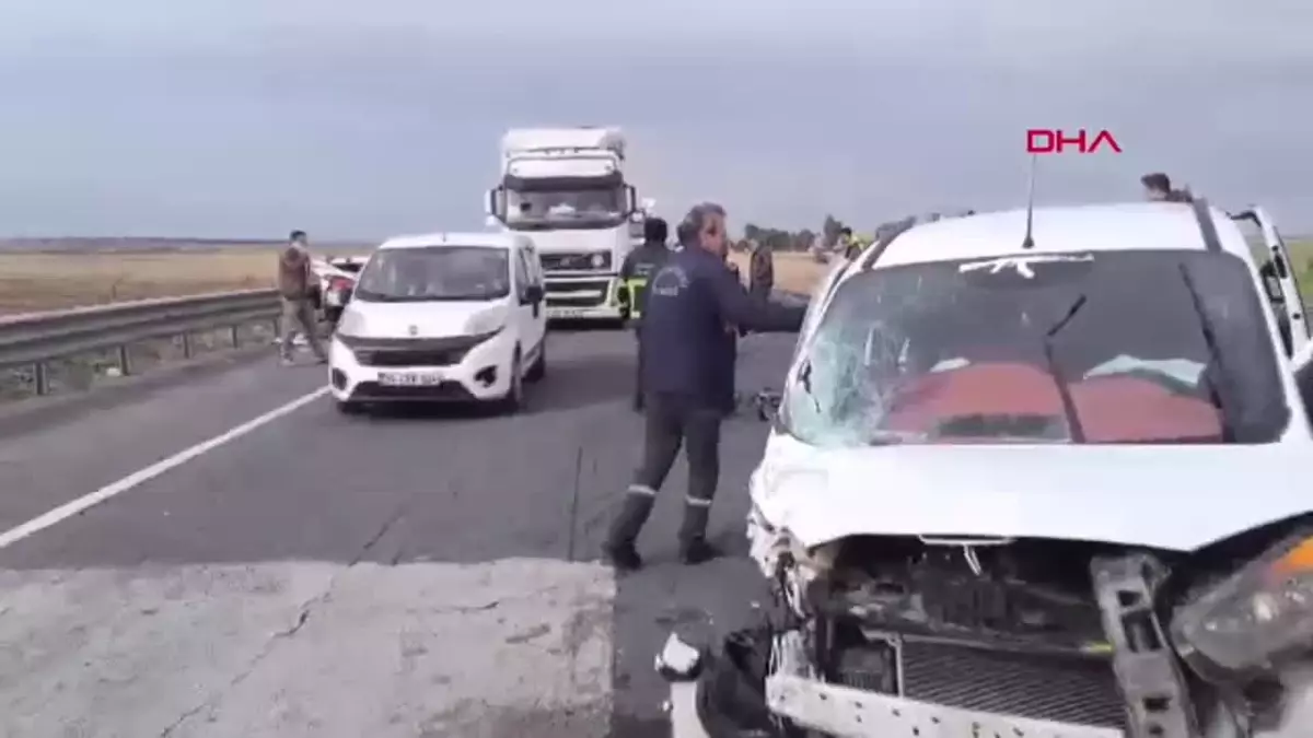 Mardin\'de Trafik Kazası: 3 Yaralı