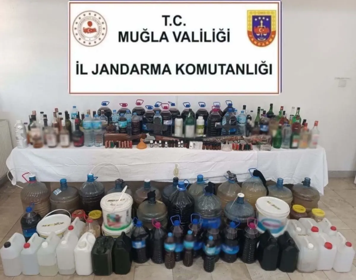 Muğla\'da Jandarma Operasyonu: 555 Litre Sahte İçki Ele Geçirildi