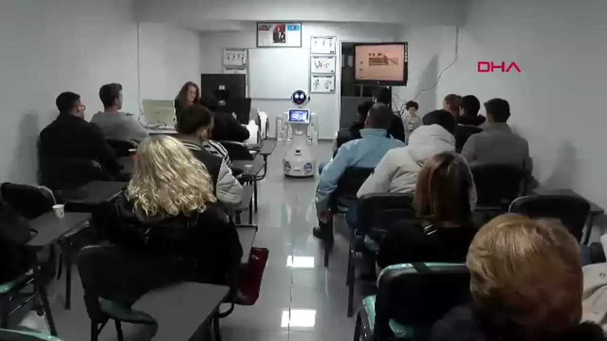 Manisa\'da Yapay Zeka Destekli İnsansı Robot Sürücü Kurslarına Katıldı