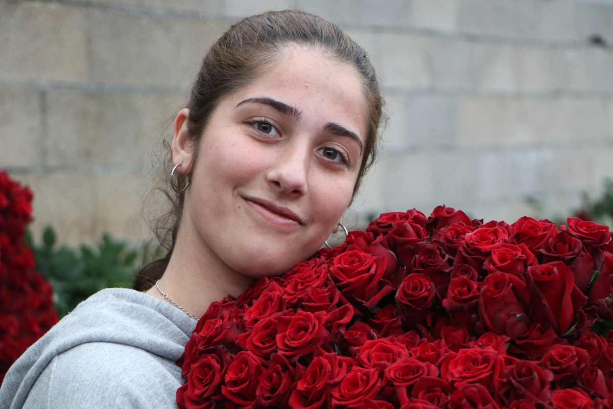 Adana\'da Gül Üreticiliği: Ailece 20 Saat Mesai