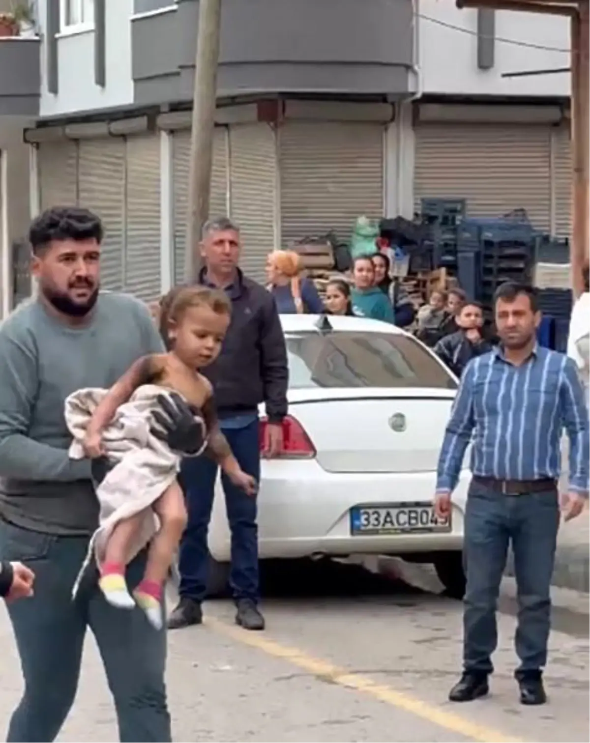 Mersin\'de Yangında Mahsur Kalan Çocuklar Kurtarıldı