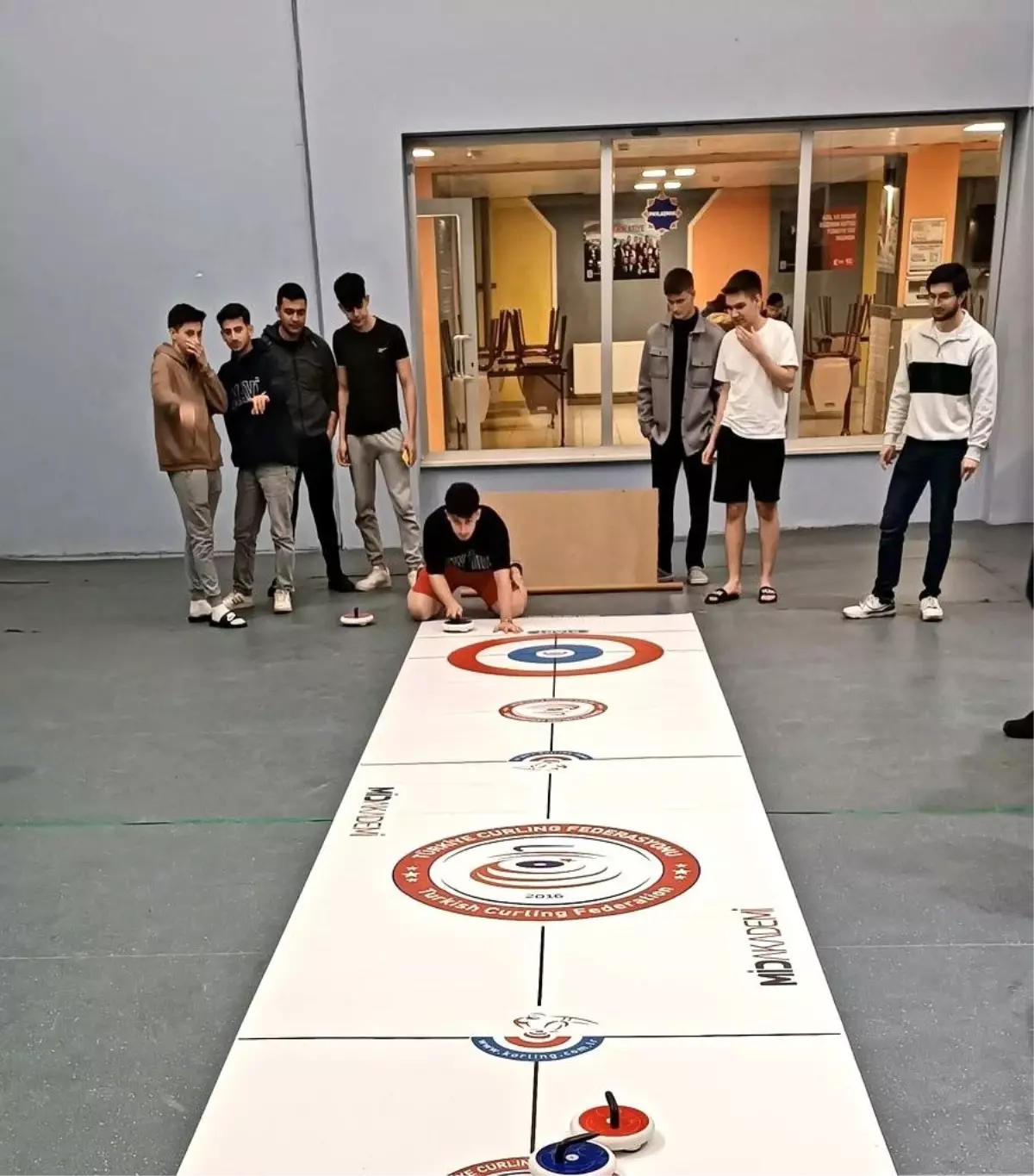 Düzce\'de Öğrenciler Floor Curling İle Yeni Döneme Başladı