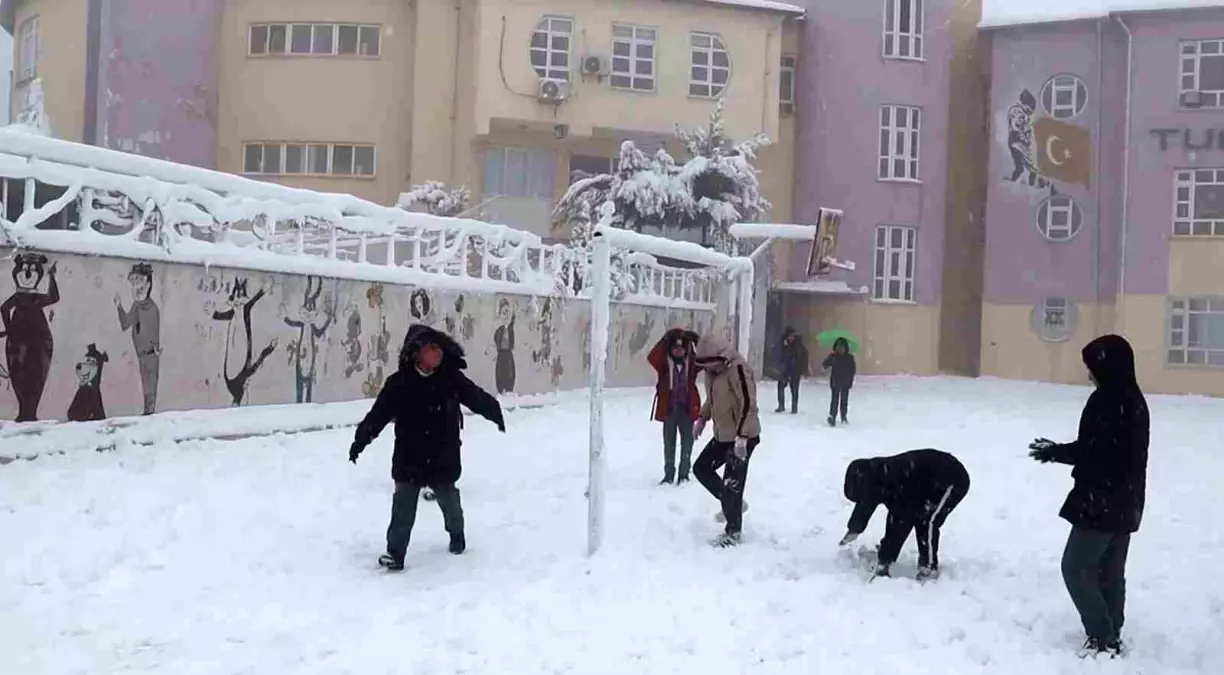 Adıyaman\'da Kar Yağışı Okulları Tatil Etti