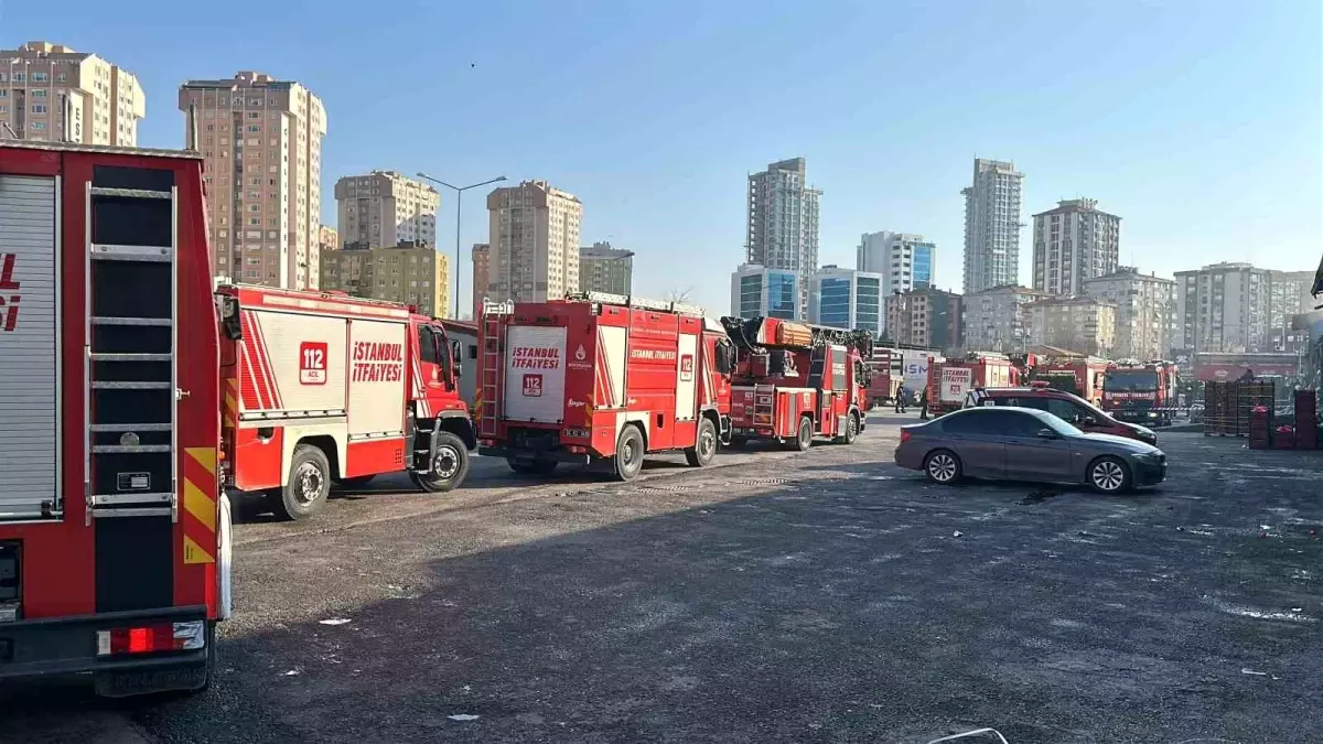 İçerenköy Hal Şubesi\'nde Yangın Çıktı