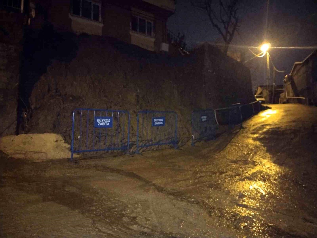 Beykoz\'da İstinat Duvarı Çöktü