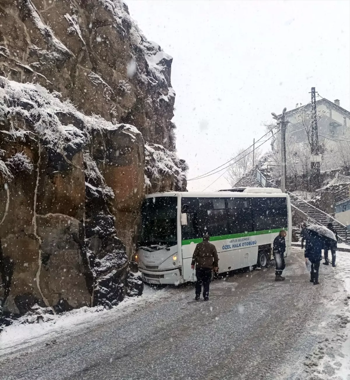 Bitlis\'te Otobüs Kazası: 4 Yaralı