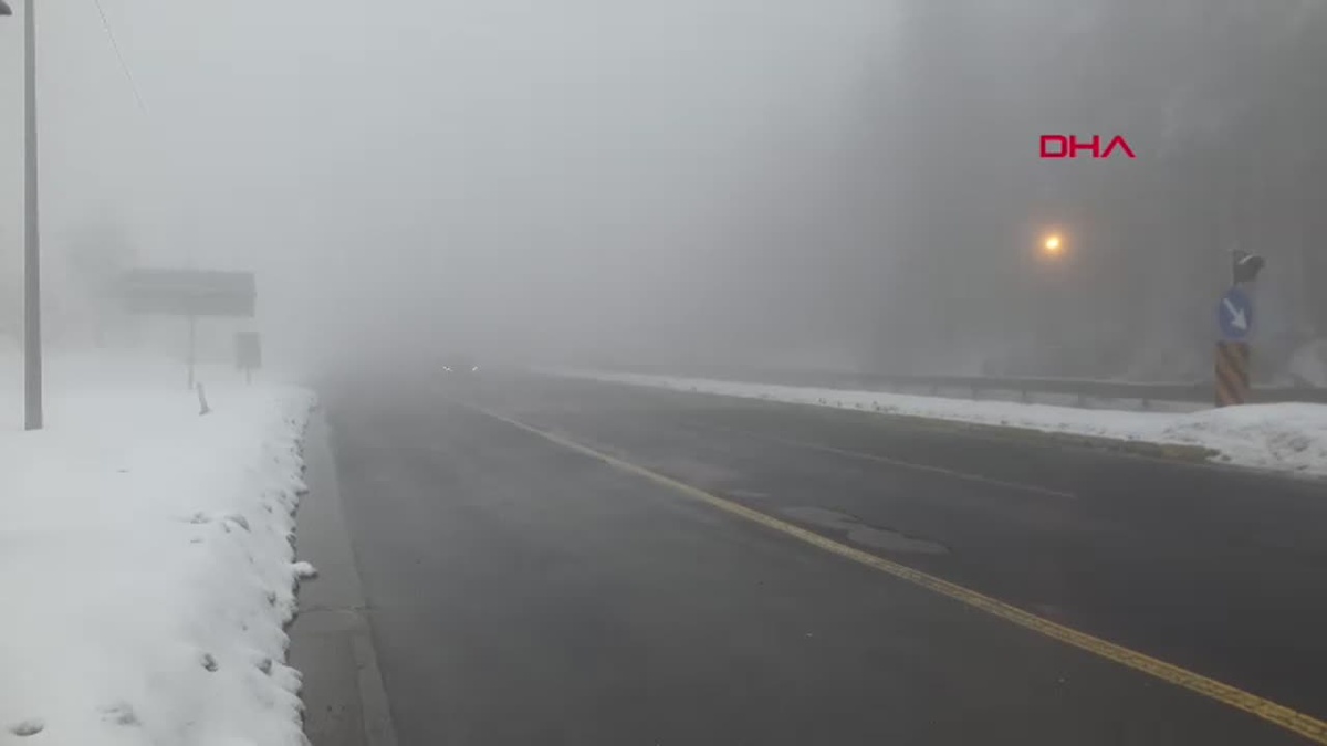 Bolu Dağı\'nda Yoğun Sis Görüş Mesafesini 20 Metreye Düşürdü
