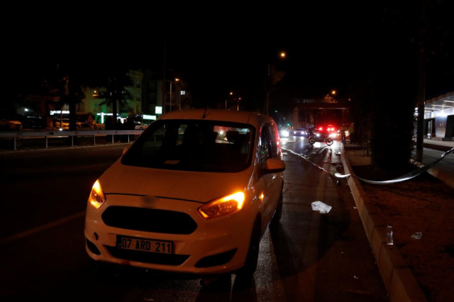 Böyle talihsizlik görülmedi! Bir kaç saniye arayla iki aracın altında kaldı
