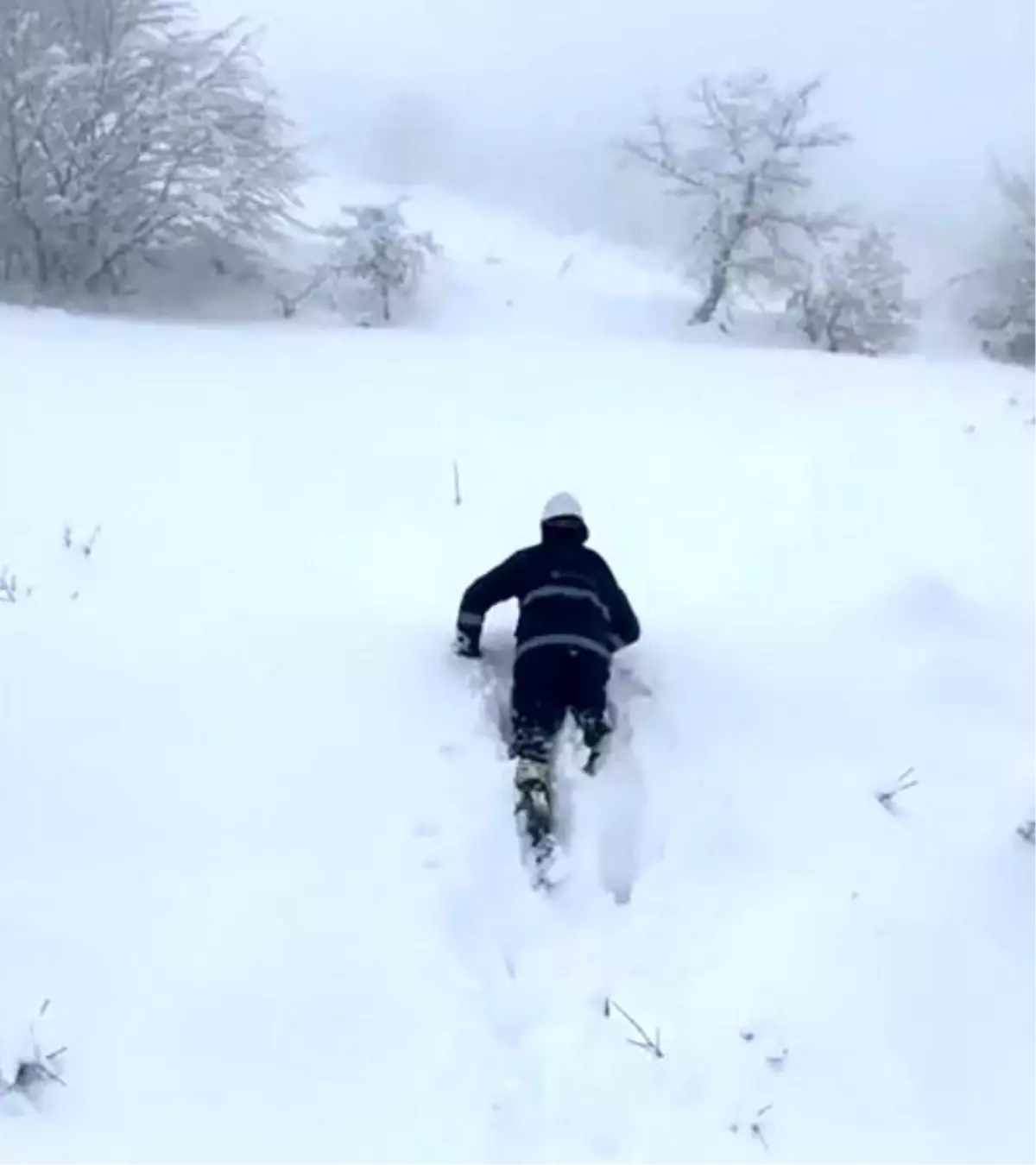 YEDAŞ ekipleri kışın zorlu şartlarında çalışıyor