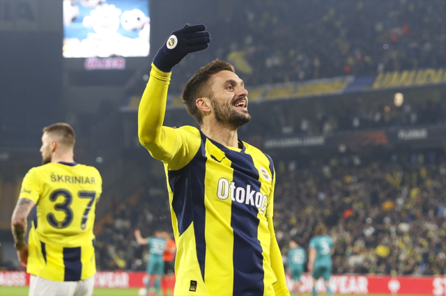 Fenerbahçe, Anderlecht'i sahasında 3-0 yendi