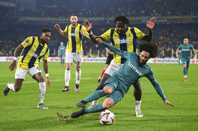 Fenerbahçe, Anderlecht'i sahasında 3-0 yendi