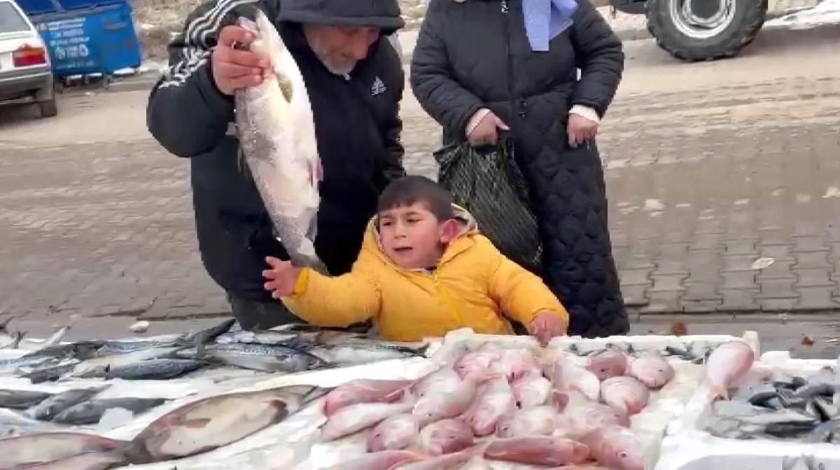 Sivas\'ta Çocuğun Balık İsteği Viral Oldu