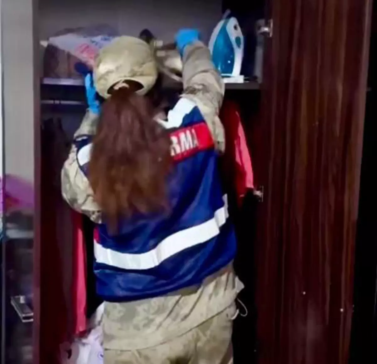 Kars\'ta Jandarma Operasyonu: 31 Kişi Yakalandı, Çok Sayıda Silah Ele Geçirildi