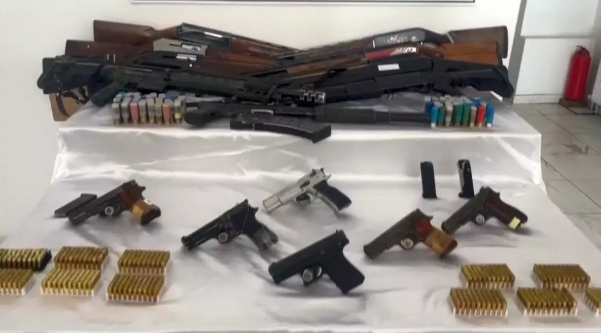 Kars\'ta Eşzamanlı Operasyon: 30 Gözaltı