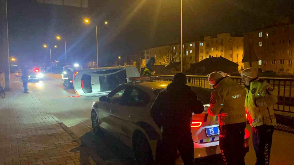 Alkollü Sürücü Kaza Yaptı, İki Kişiye Ceza Kesildi