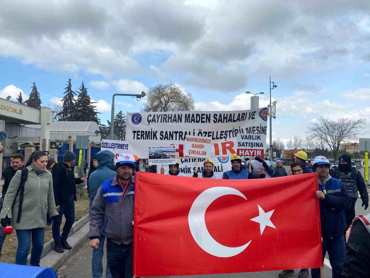 Madenciler Özelleştirmeye Karşı Yürüyüş Düzenledi