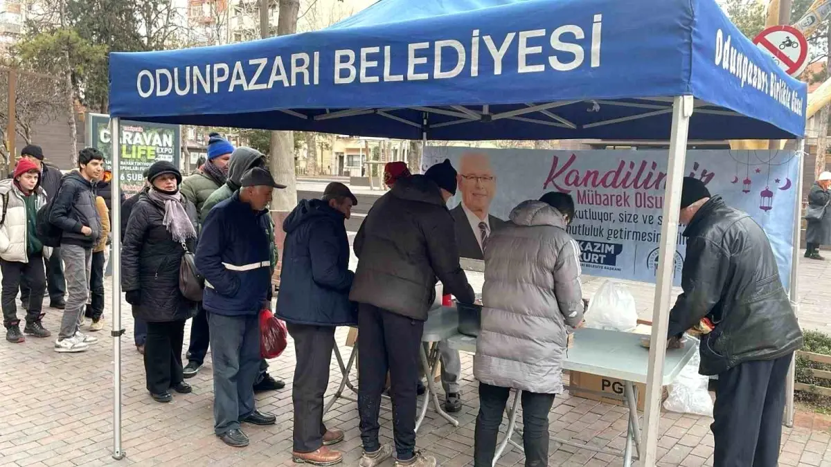 Odunpazarı Belediyesi\'nden Regaip Kandili\'nde Helva İkramı