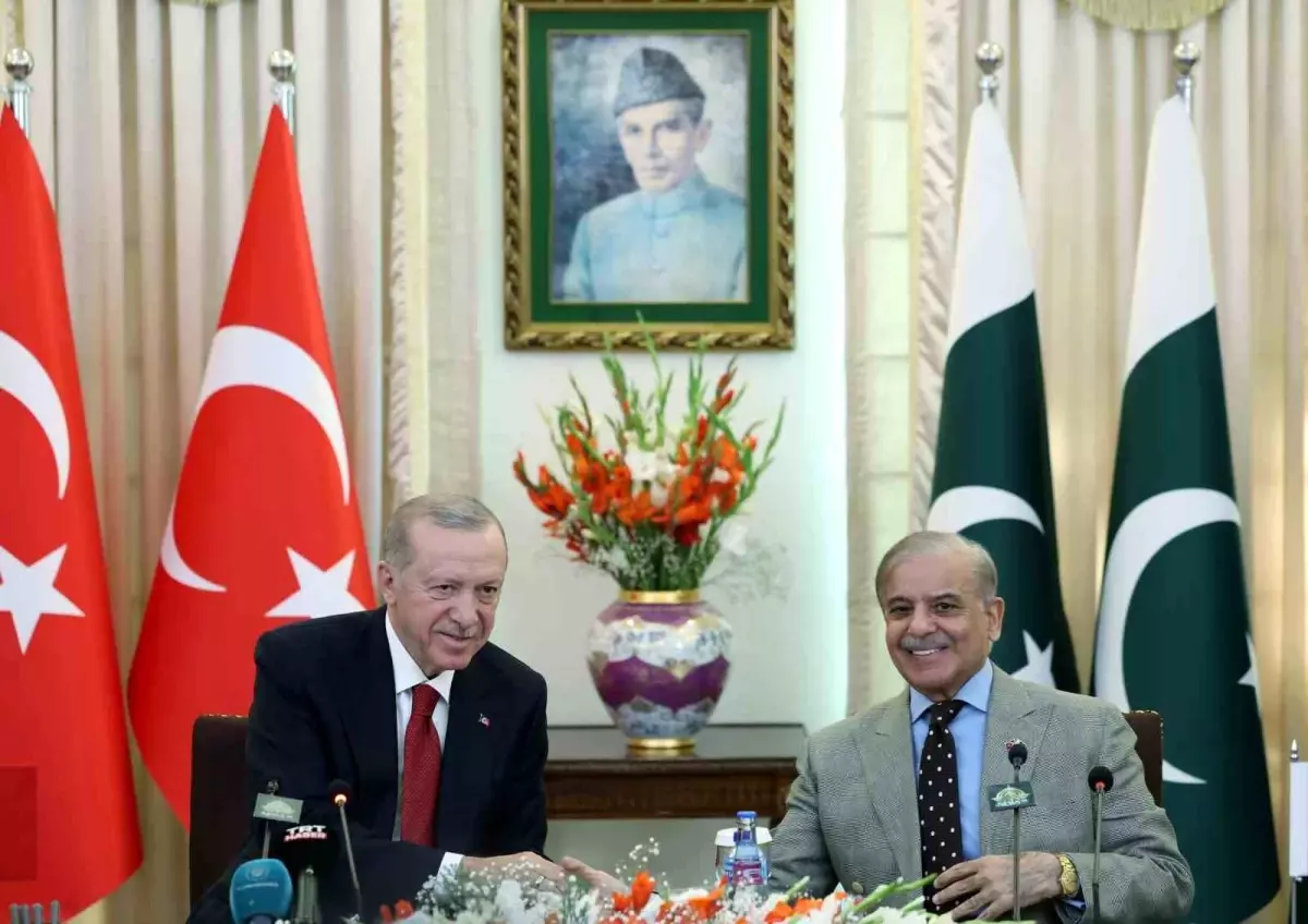 Pakistan Başbakanı Şerif: "Türkiye, dünya çapında en hızlı büyüyen ülkelerin başında geliyor"