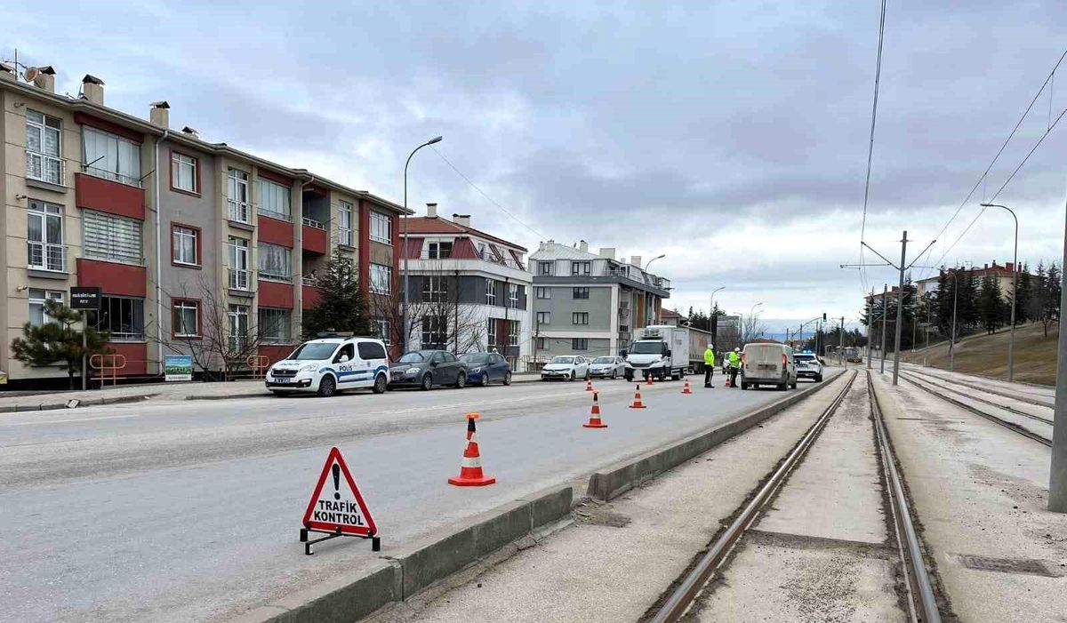 Eskişehir\'de Trafik İhlaline 102 Cezai İşlem