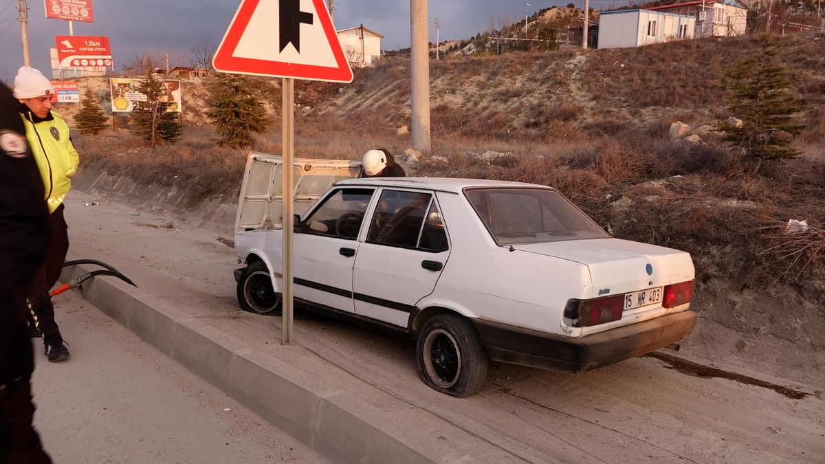 Burdur\'da Polisin Takip Ettiği Sürücü Çeşitli Araçlara Çarparak Yakalandı