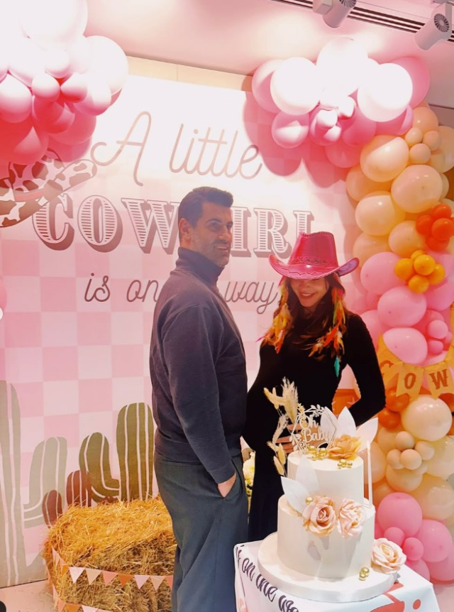 Zeynep Sever Demirel'e sürpriz baby shower partisi! Volkan Demirel ile pozlarına yorum yağdı