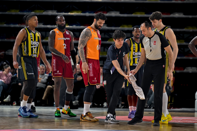 Basketbolda Fenerbahçe-Galatasaray maçı yarıda kaldı