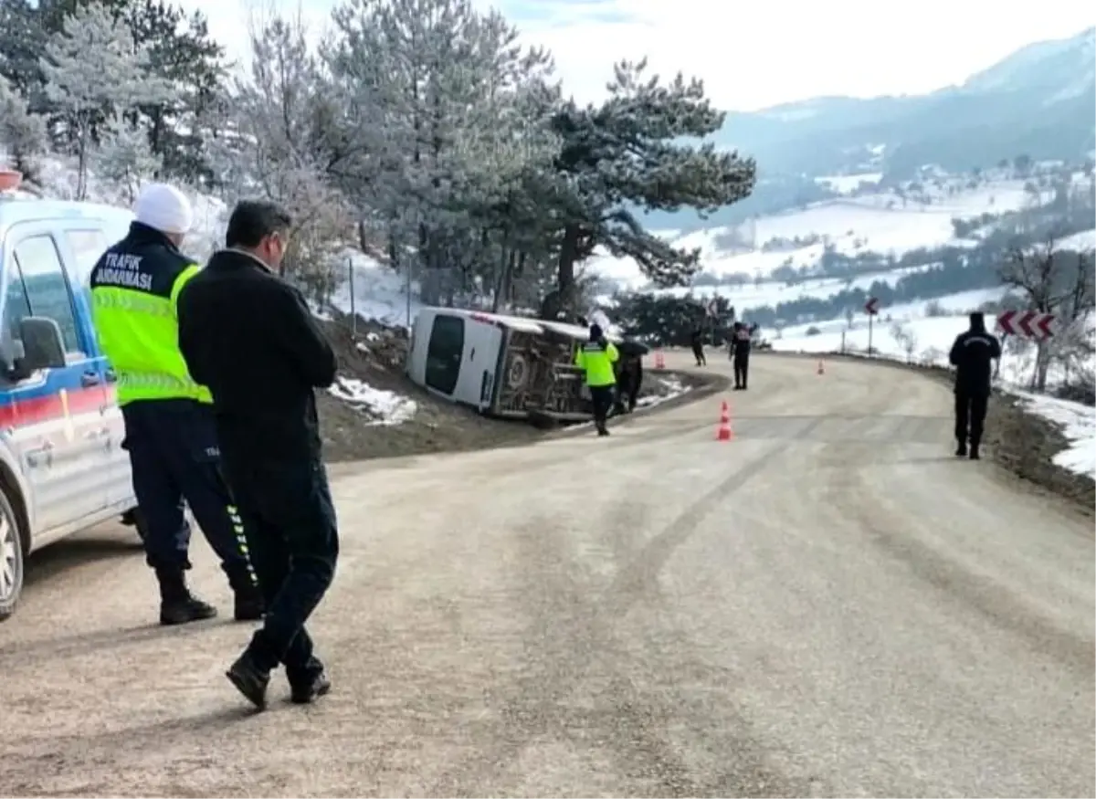 Bolu\'da İşçi Servisi Devrildi: 22 Yaralı