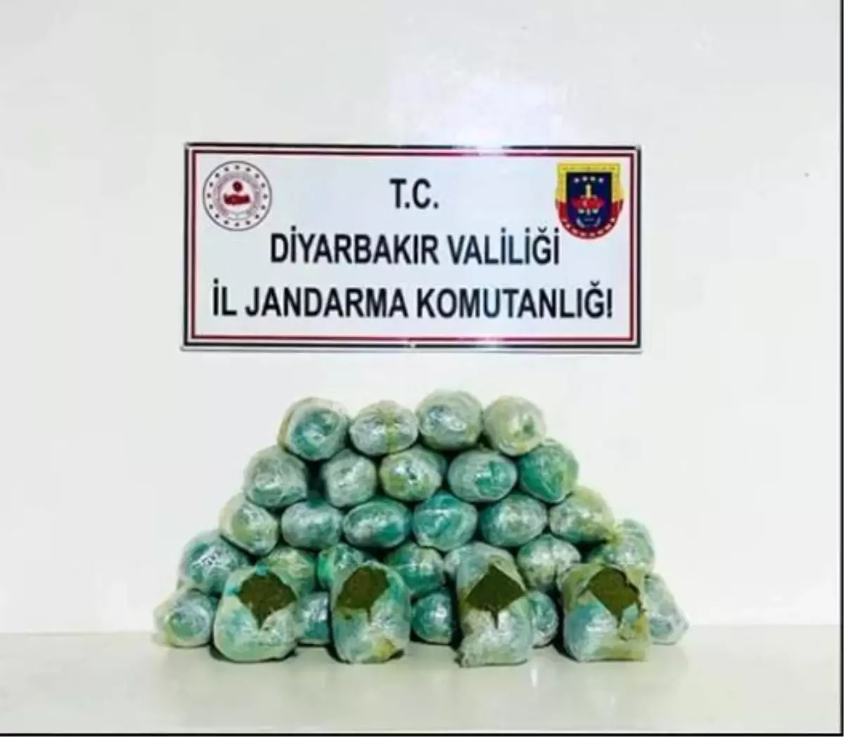 Diyarbakır\'da Uyuşturucu Operasyonu: 391 Kilo Esrar Ele Geçirildi