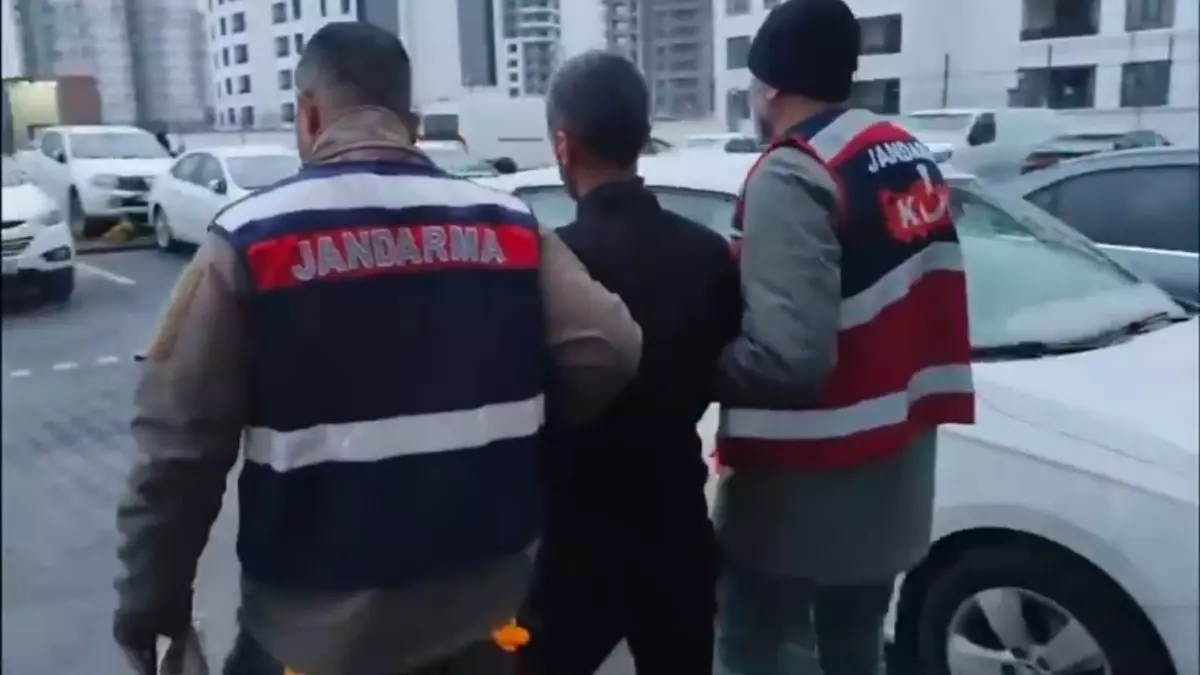 Diyarbakır ve Adana\'da Uyuşturucu Operasyonları: 391 Kilo Esrar Ele Geçirildi