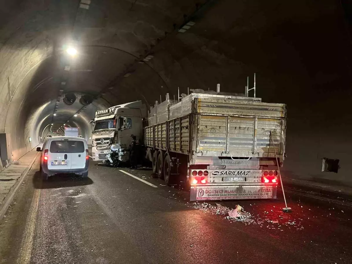 Erkenek Tüneli\'nde trafik kazası: 1 yaralı